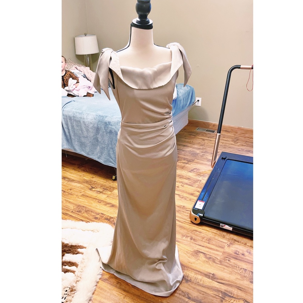 Authentic Gucci $14k RUNWAY Silk Off the Shoulder Full Length Gown / Dress - Picture 3 of 8